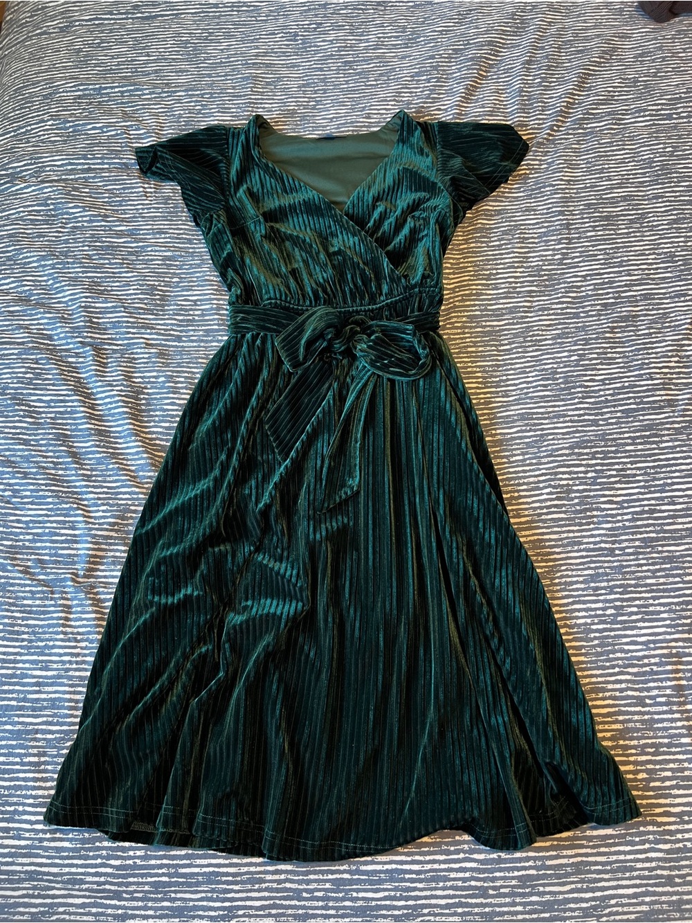 Women's Emerald Green Velvet Midi Dress